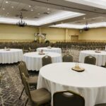 Elizabeth Leigh Ballroom (5,604 sq. ft.) seats up to 400 people